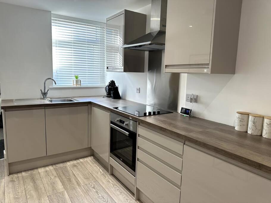 Cosy 1 Bedroom Apartment In Кардиф Екстериор снимка