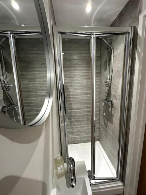 Cosy 1 Bedroom Apartment In Кардиф Екстериор снимка